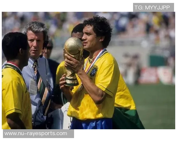 六号足球衣的传奇球星：从历史到现代的伟大传承与经典瞬间